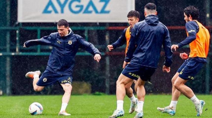 Fenerbahçeli yıldızdan kötü haber! Antrenmanda eli kırıldı