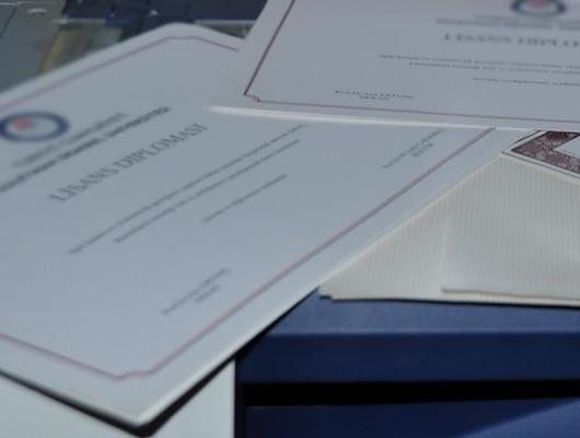 Fatih Sayan'ın eğitim ge&ccedil;mişi tartışma yarattı: Sahte diploma iddiaları g&ouml;lgesinde CV'si g&uuml;ndemde