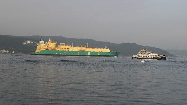 Doğalgaz tankeri Çanakkale Boğazı’ndan geçti
