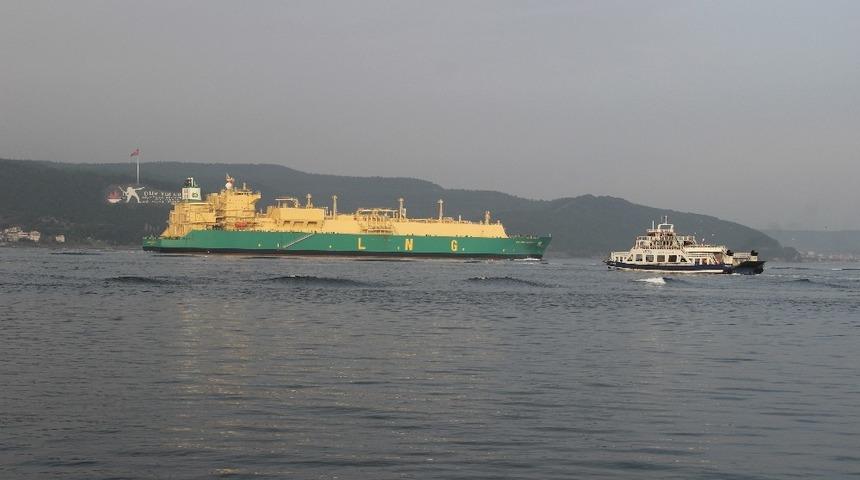 Doğalgaz tankeri &Ccedil;anakkale Boğazı&rsquo;ndan ge&ccedil;ti