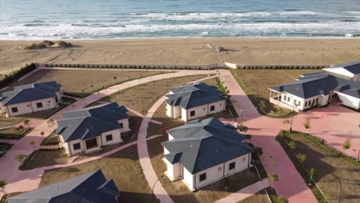 34 ev, sosyal tesis vardı! Sahildeki o tatil köyü yıkıldı... Duvara tırmanarak içeri girdiler, işte son hali G3