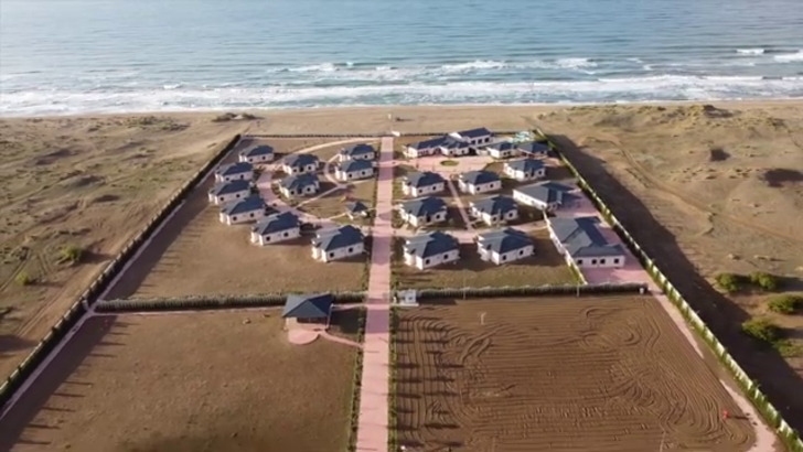 34 ev, sosyal tesis vardı! Sahildeki o tatil köyü yıkıldı... Duvara tırmanarak içeri girdiler, işte son hali G2