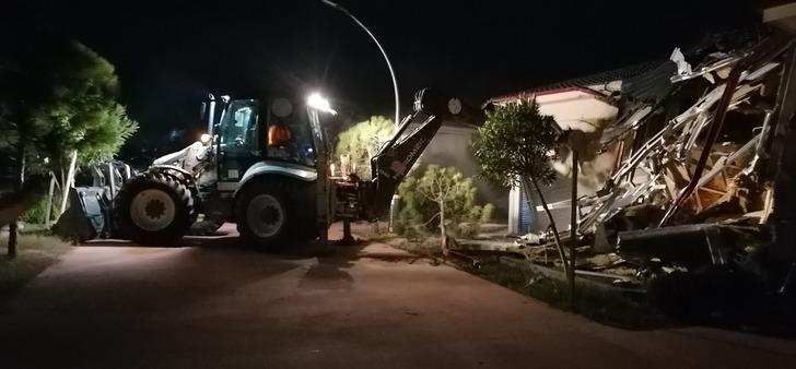 34 ev, sosyal tesis vardı! Sahildeki o tatil köyü yıkıldı... Duvara tırmanarak içeri girdiler, işte son hali G4