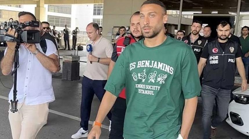 Cenk Tosun Fenerbahçe'ye veda etmeye hazırlanıyor! Yeni adresi ise herkesi çok şaşırttı