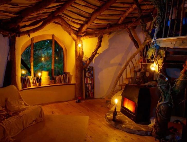 İngiltere'nin en ucuz evini geri dönüştürülmüş malzemelerden yaptılar! Sadece 27 bin sterlin (1.171.767 TL) değerindeki ev yanarak kül oldu G2