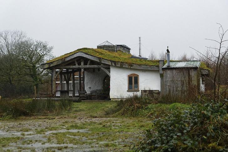 İngiltere'nin en ucuz evini geri dönüştürülmüş malzemelerden yaptılar! Sadece 27 bin sterlin (1.171.767 TL) değerindeki ev yanarak kül oldu G5