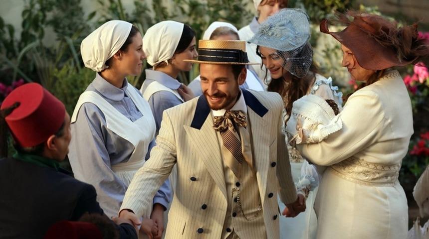 Bir süredir ekranlardan uzaktı! Hazal Kaya fenomen dizi Şakir Paşa Ailesi'ne dahil oldu