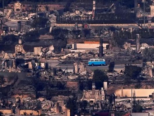 Her şey küle döndü, bir tek o kurtuldu! Mavi arabanın gizemi ortaya çıktı