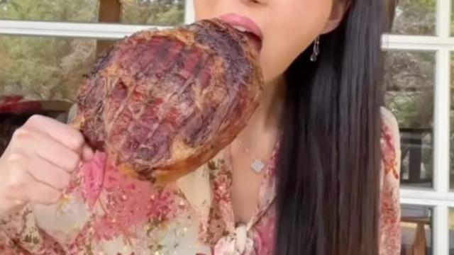 6 yıl boyunca sadece et ve tereyağ yedi! Sonuca kendisi de inanamadı: 25 kilo verdim ve boyum uzadı