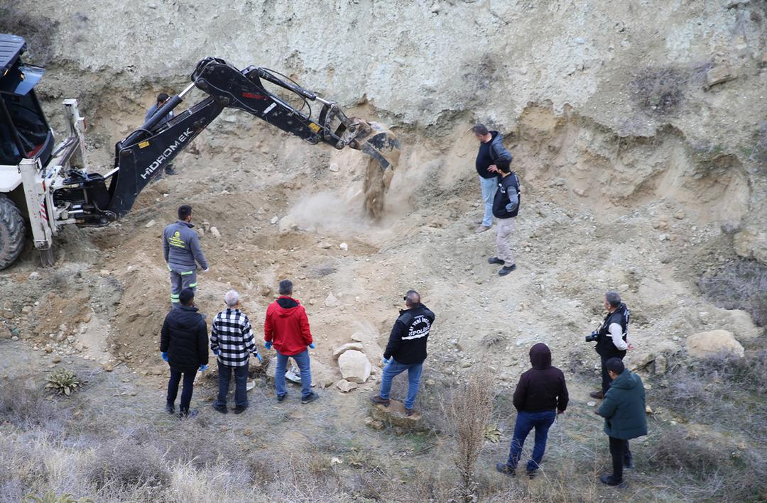Anne doğurup poşete koymuş baba ise g&ouml;mm&uuml;ş... Aile sağlığı merkezinin bir telefonu her şeyi ele verdi!