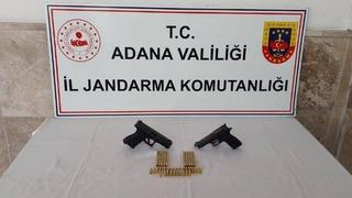 Adana'da gümrük kaçağı 70 cep telefonu ile iki ruhsatsız tabanca ele geçirildi