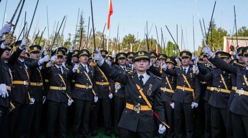 MSB kılıçlı yemin töreninde teğmenler için saat verdi! 14.00'te toplanacaklar