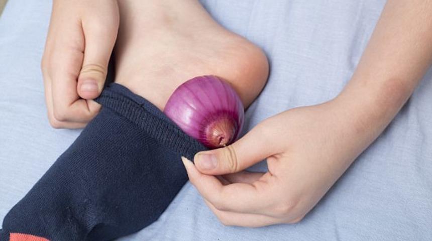 &Ccedil;orap i&ccedil;ine soğan koymak o hastalığa iyi mi geliyor?