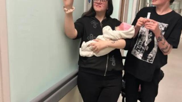 Apandistinin patladığını zanneden kadın hamile olduğunu bilmiyordu! 40 dakika sonra doğum yaptı