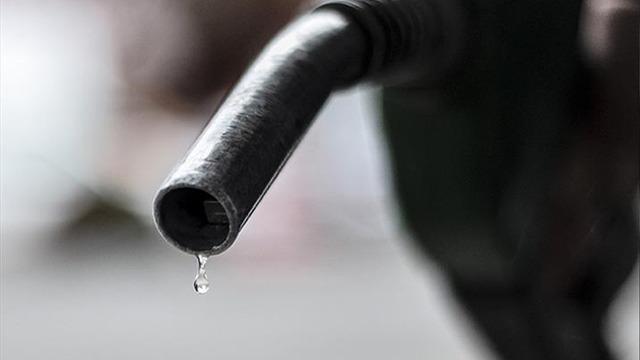 Dün motorine bugün benzine... Zam haberleri üst üste geliyor akaryakıt istasyonlarındaki rakamlar sürekli değişiyor