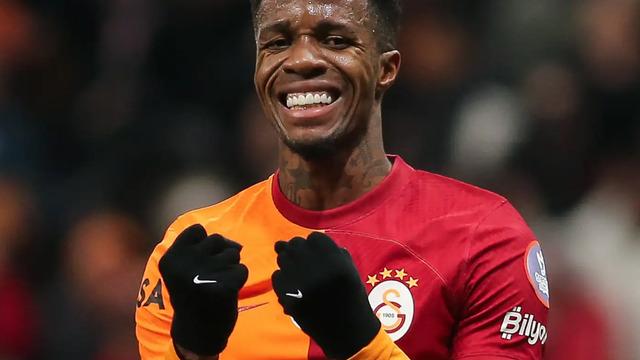 Galatasaray'da Zaha'dan sürpriz imza! Oynayabilmek için kıta değiştirmeye karar verdi