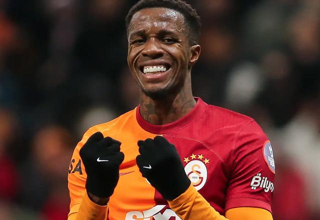 Galatasaray'da Zaha'dan sürpriz imza! Oynayabilmek için kıta değiştirmeye karar verdi