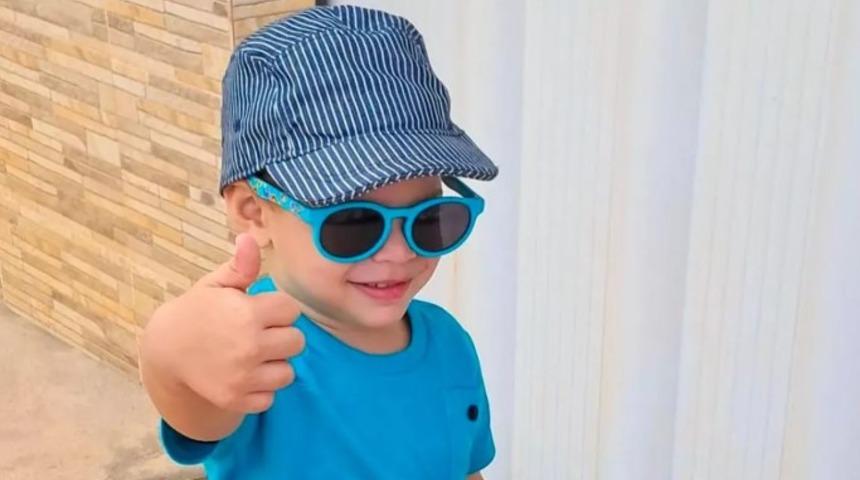 4 yaşındaki çocuk, televizyon izlerken büyükannesinin iki köpeği tarafından parçalanarak öldürüldü