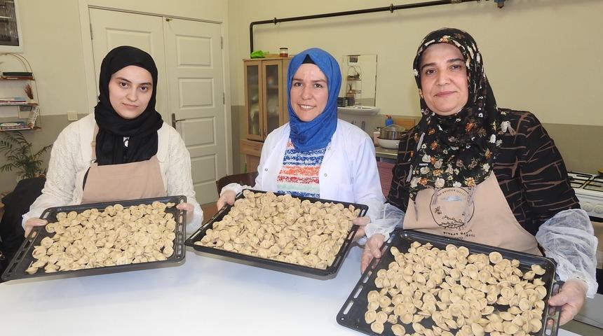 Girişimci kadın &ouml;nce mantı işletmesi kurdu sonra engelli kadınlara istihdam sağladı!