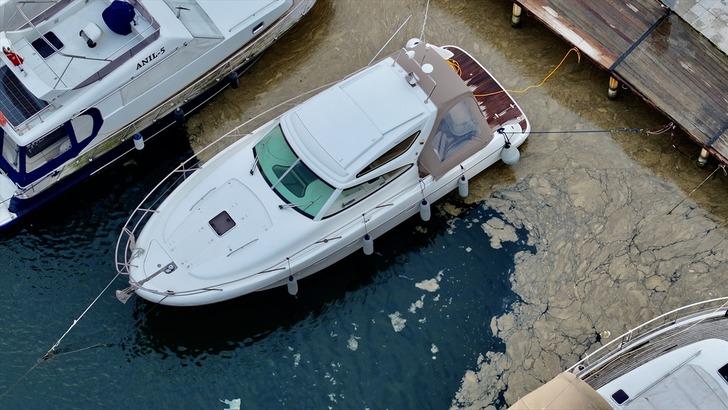 İstanbul'un göbeğinde gözüktü! Tam 2 gün üst üste deniz yüzeyindeydi... Marmara Denizi müsilaj tehlikesini tekrar yaşıyor G1