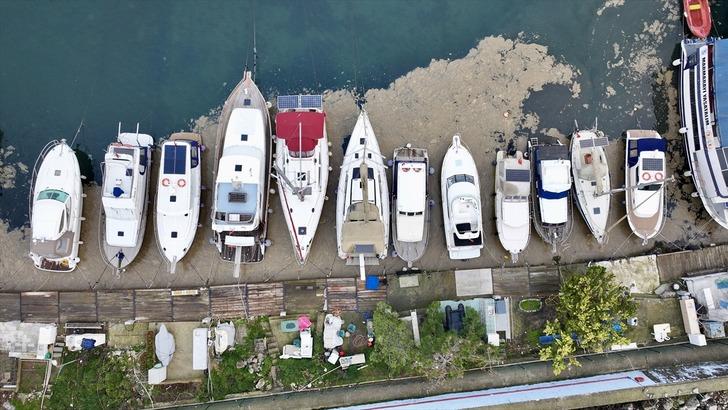 İstanbul'un göbeğinde gözüktü! Tam 2 gün üst üste deniz yüzeyindeydi... Marmara Denizi müsilaj tehlikesini tekrar yaşıyor G2