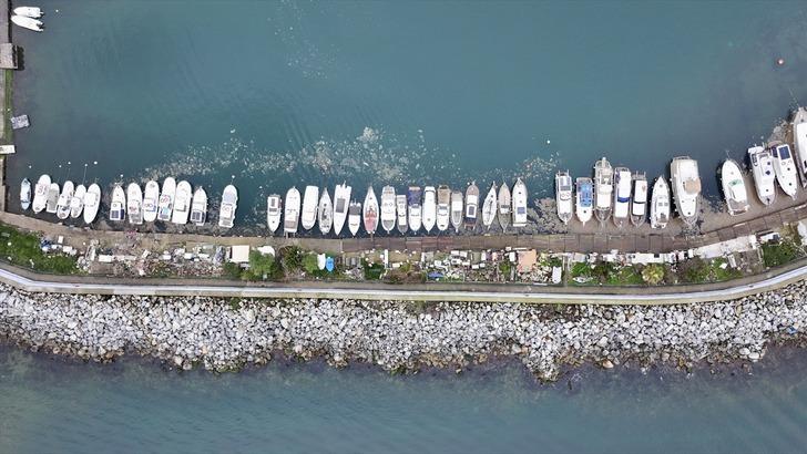 İstanbul'un göbeğinde gözüktü! Tam 2 gün üst üste deniz yüzeyindeydi... Marmara Denizi müsilaj tehlikesini tekrar yaşıyor G5