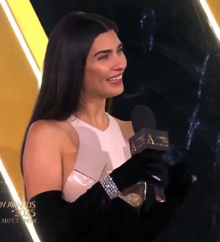 Tuba Büyüküstün Arapça konuştu, Joy Awards gecesine damga vurdu! "Yüzü, güzelliği ve nezaketi nefes kesici!"  G1
