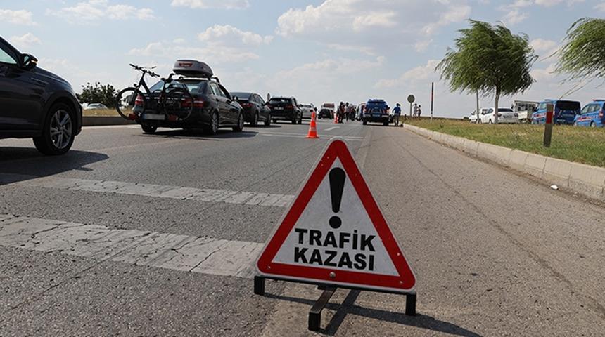 Aracıyla uyarı işareti olmayan çukura girdi! Belediyeden 110 bin lira tazminat kazandı