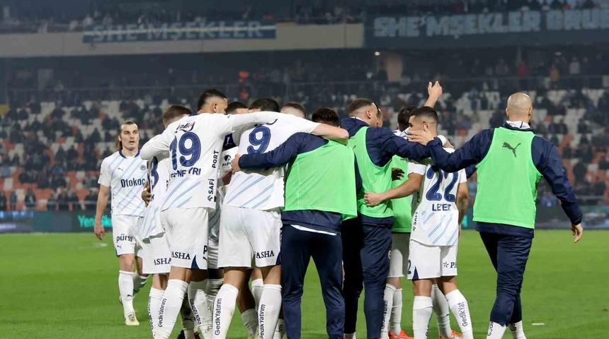 Fenerbahçeli futbolcular Adana Demirspor galibiyetinin ardından konuştu: "Hepimizin arası Mourinho ile çok iyi!" Cenk Tosun, İrfan Can Eğribayat, Levent Mercan...