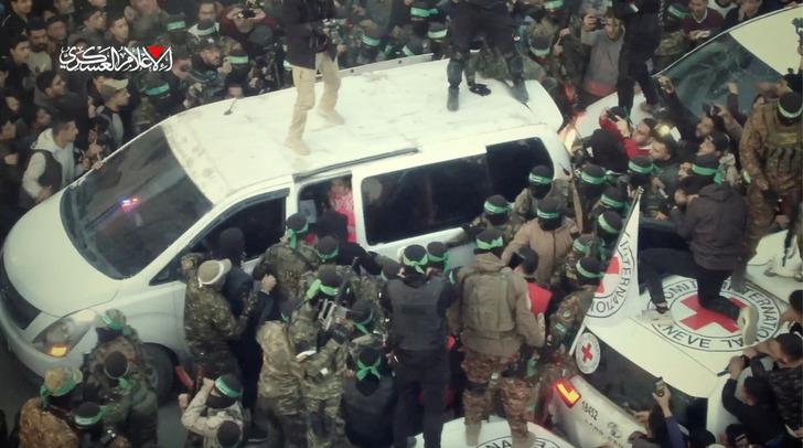 471 gün sonra Gazze'de silahlar sustu! Tüm dünyanın gözü önünde İsrail ile Hamas arasında rehine takası... Coşkuyla karşılandılar G1