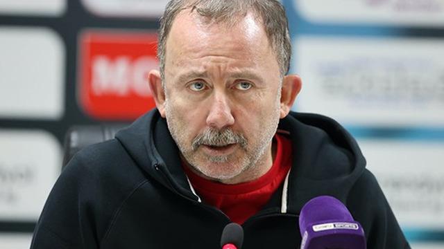 Sergen Yalçın, şampiyonluk yolundaki favorisini açıkladı! Galatasaray ve Fenerbahçe...