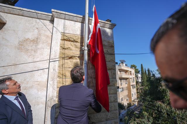 Tarihi anlar! Türk bayrağı 12 yıl sonra yeniden gönderde