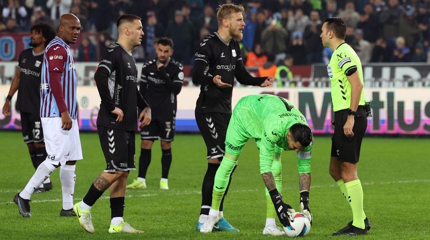 Trabzonspor-Sivasspor maçında görülmemiş olay! Uğurcan Çakır penaltıyı kullanmak için gelince ortalık karıştı... Bu isteğinin sebebi sonradan anlaşıldı