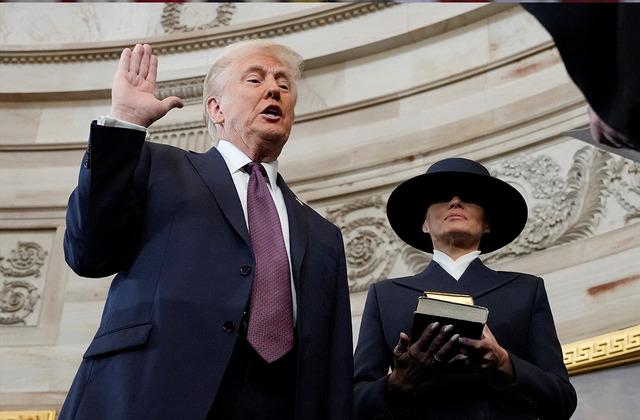 Donald Trump'ın yemin töreninde o an dikkat çekti! İncil'e elini koymadı