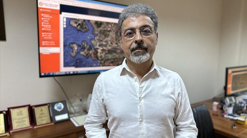 Yıkıcı depremi tetikler mi? Sözbilir hem nokta verdi hem büyüklüğünü söyledi: Deprem fırtınası yaşanabilir