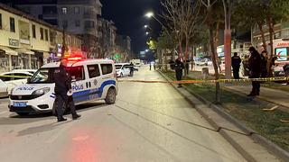 Arkasına bile dönüp bakmadı: Tartıştığı kişiyi sokak ortasında vurdu! O anlar saniye saniye kaydedildi