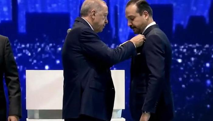 AK Parti'ye geçen Zorlu'ya Furkan Bölükbaşı'ndan çok sert tepki! "Kalk dediğimizde kalkacak, otur dediğimizde oturacaksın..."