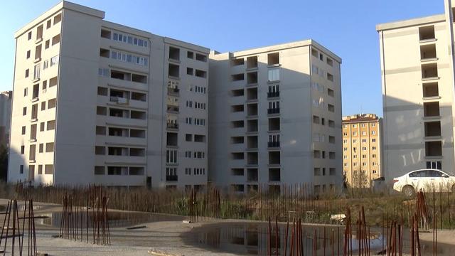 11 yıl önce başladı! Tuzla'da bitmek bilmeyen inşaat içindeki dairelerde kalan ailelerle dolu