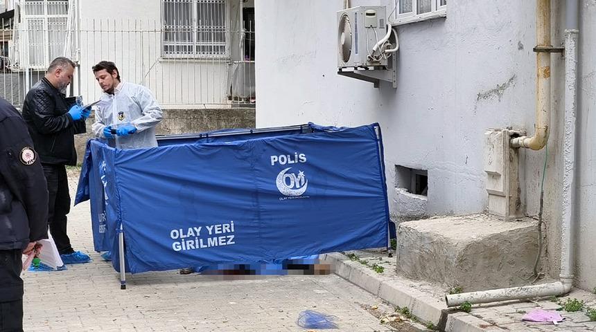 Temizlik uğruna hayatından oldu! Cam silmek için çıktığı pencereden düşerek can verdi