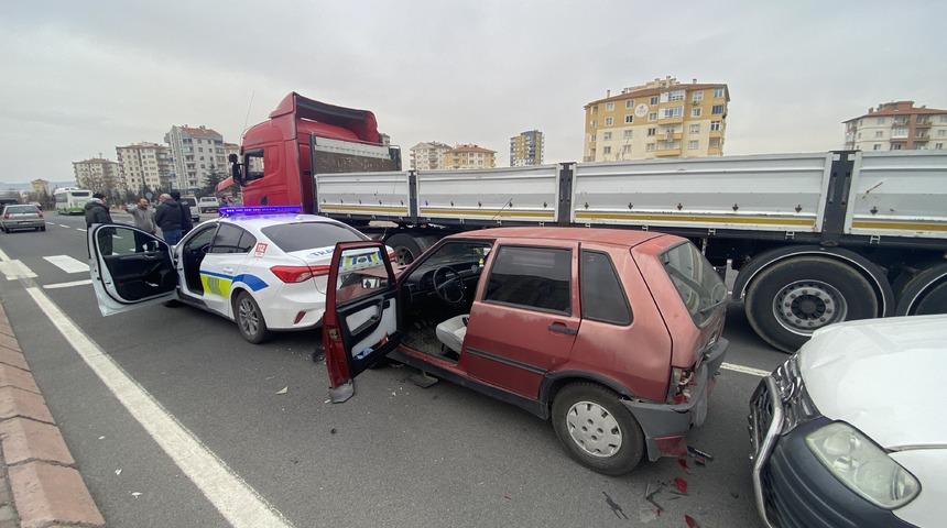 Kayseri'de zincirleme trafik kazasında 2 kişi yaralandı