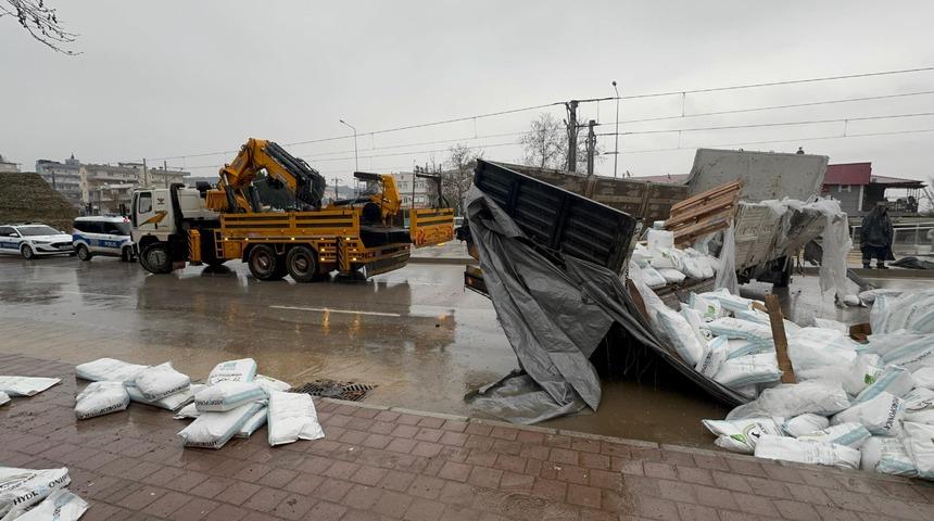 Antalya'da trafik kazasında 1 kişi öldü, 1 kişi yaralandı