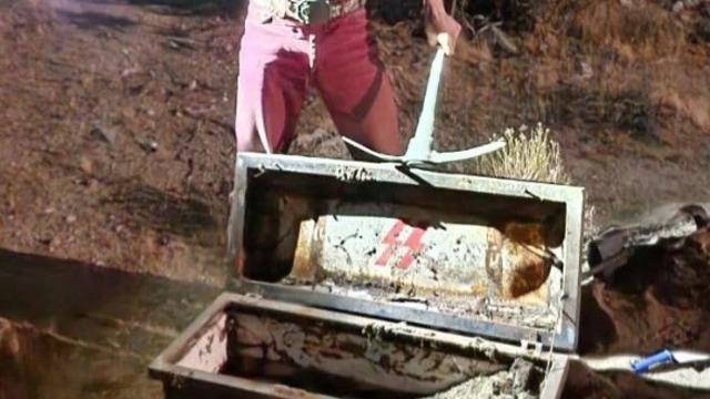 Arkadaşının bahçesinde metal dedektörüyle arama yaptı! Bulduğuna kendisi de inanamadı: 2. Dünya Savaşı'ndan kalma...