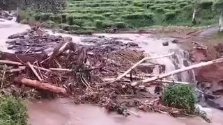 Korkunç heyelan bir çok insanın canını aldı! Tam 20 kişi hayatını kaybederken kayıp 7 kişi hala aranıyor