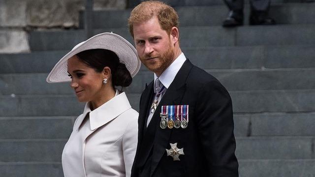 Medya devinden tüm dünyada gündem olan itiraf! Telefonunu hackledik diyerek özür dilediler