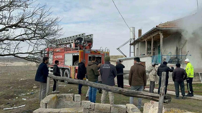 Aksaray’da sobadan çıkan yangında 1 kişi dumandan etkilendi