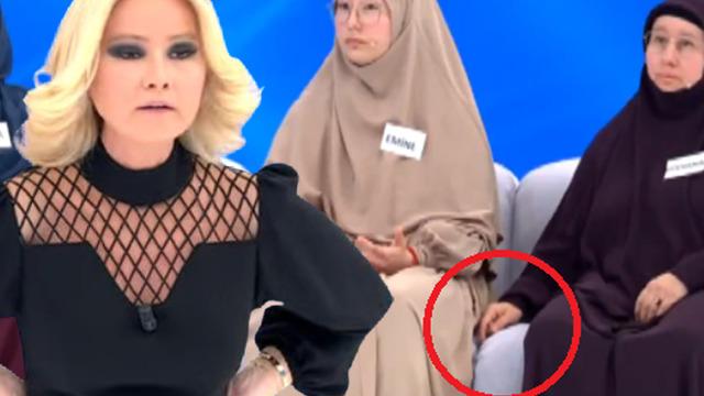 Üfürükçüye uyup kocalarını terk etmişlerdi! Canlı yayında koltuğun arasına ne sıkıştırdı? Müge Anlı saniye saniye gösterdi