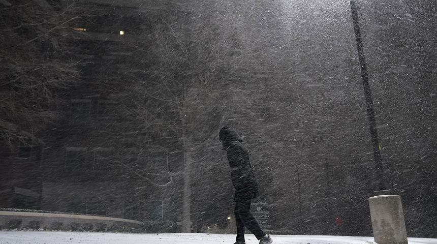 Nesillerdir böylesi görülmedi! ABD'nin bir tarafı yanarken bir tarafı dondu... Kar fırtınasında ölenlerin sayısı 11'e çıktı