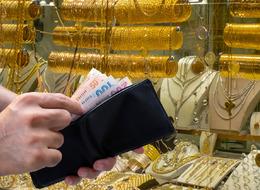 Altın alırken bunu yapmak zorunlu olunca alışverişten vazgeçtiler! Yıl sonu gram altın fiyatını açıkladı '500 bin lira olmalı'