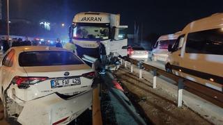 Kocaeli'de kontrolden çıkan tırın kamyonet ve otomobile çarptığı kazada 4 kişi yaralandı
