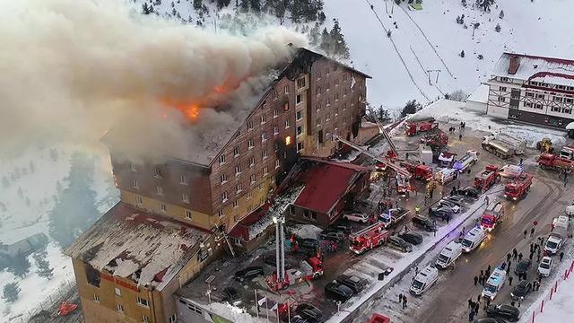 Yangın faciasından yeni trajedi... 3 arkadaş birlikte 12. kattan atlamış: Yanıyoruz, bizi kurtarın